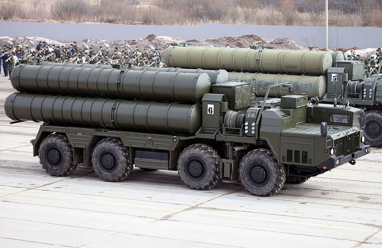фото. Пусковая установка 5П85СМ2-01 из состава ЗРС С-400 на шасси МАЗ-543М
