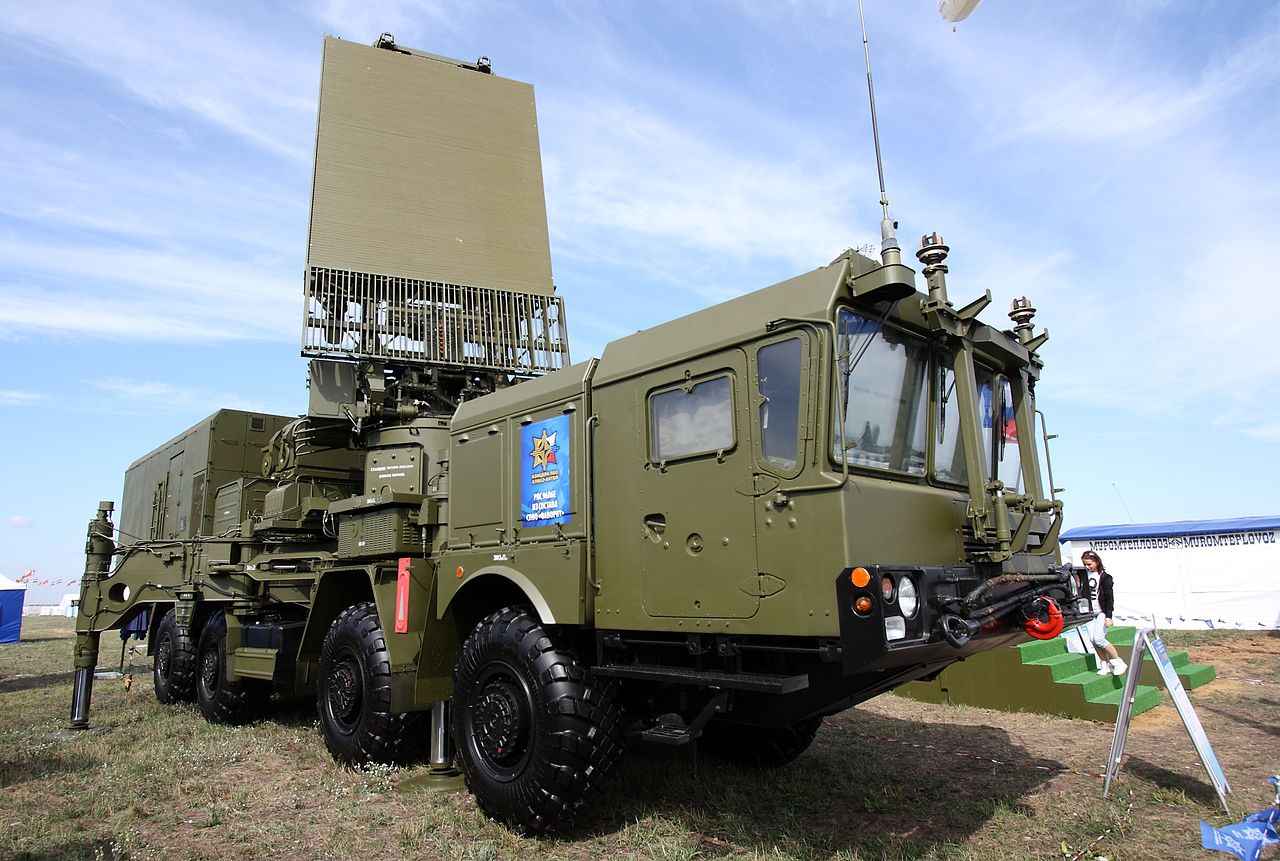 фото. ЗРС С-400 Триумф. Всевысотный обнаружитель 96Л6Е комплексов С-300/С-400 на шасси МЗКТ-7930